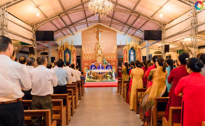 GP.Vinh - Thánh lễ mãn tang cố linh mục Raphael Trần Xuân Nhàn