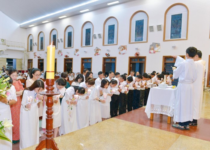 TGP.Sài Gòn - Nhà thờ Hà Đông: Thánh lễ ban các Bí tích Khai tâm cho Tân tòng 11-10-2022