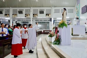 TGP.Sài Gòn - Lễ kính Thánh Têrêsa Hài đồng Giêsu: Bổn mạng Giáo khu IV và Ca đoàn thiếu nhi Giáo xứ Nhân Hòa