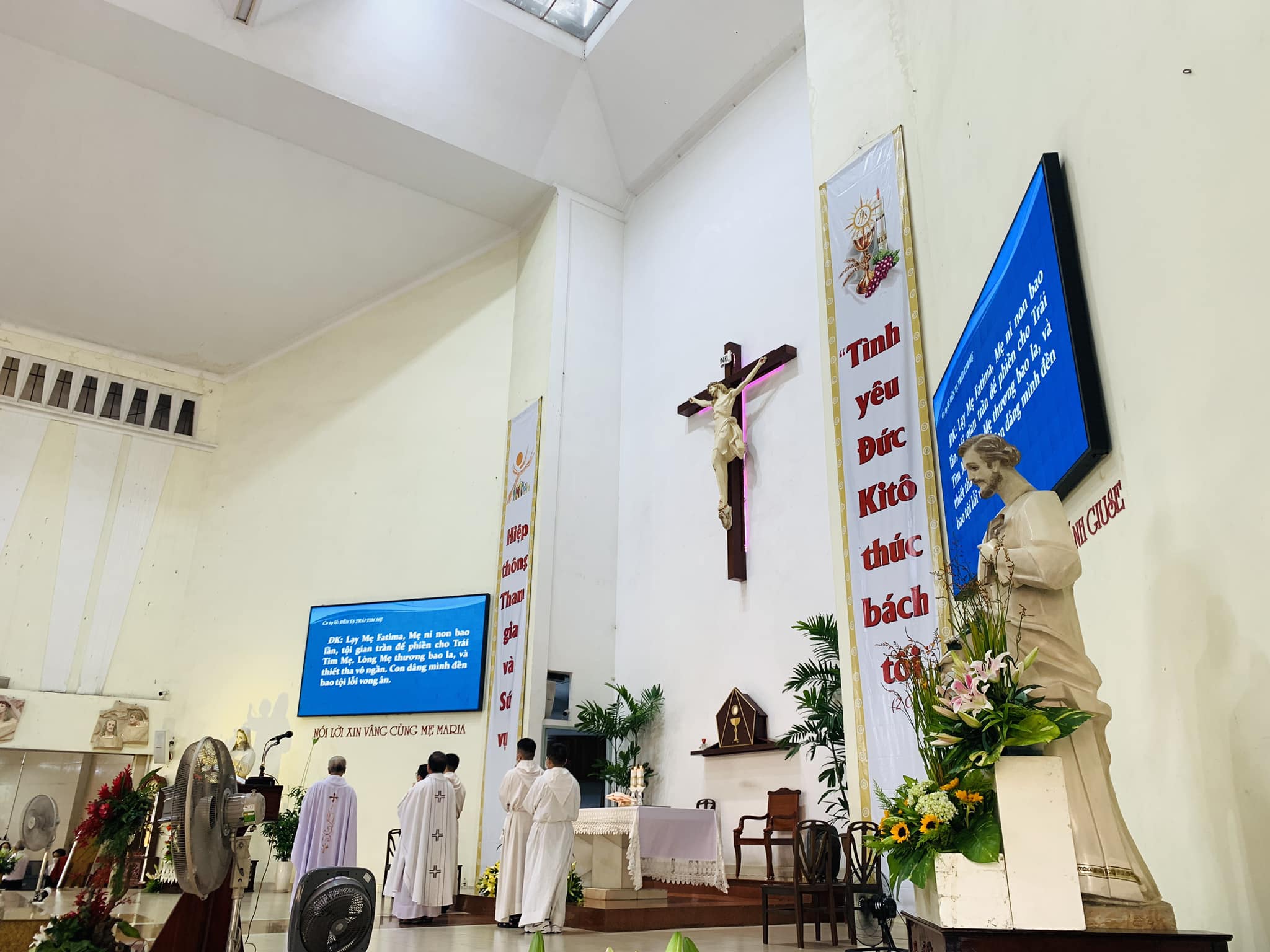 TGP.Sài Gòn - Giáo xứ Hòa Hưng: Kỷ niệm 105 năm Đức Mẹ hiện ra tại Fatima (1917-2022)