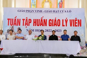 GP.Vinh - Khai mạc tập huấn giáo lý viên hạt Cửa Lò