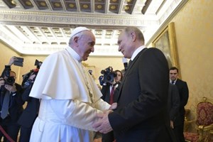 Tổng thống Putin “sẵn sàng” đối thoại với ĐTC về chiến tranh ở Ucraina