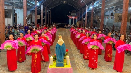 GP.Hưng Hóa - Giáo xứ Phù Lao dâng hoa kính Đức Mẹ - Khai mạc Tháng Mân Côi