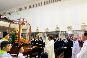 TGP.Sài Gòn - Giáo xứ Hòa Hưng: Khai mạc Tháng Mân Côi dâng kính Đức Mẹ 2022