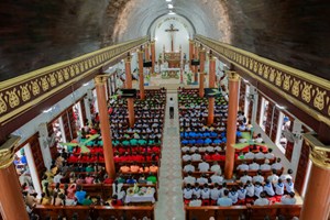 GP.Vinh - Giáo xứ Tân Lộc: Thánh lễ mừng kính thánh Têrêxa Hài Đồng Giêsu