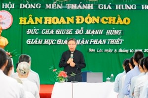 GP.Hưng Hóa - Đức cha Giuse Đỗ Mạnh Hùng viếng thăm Hội dòng Mến Thánh Giá 