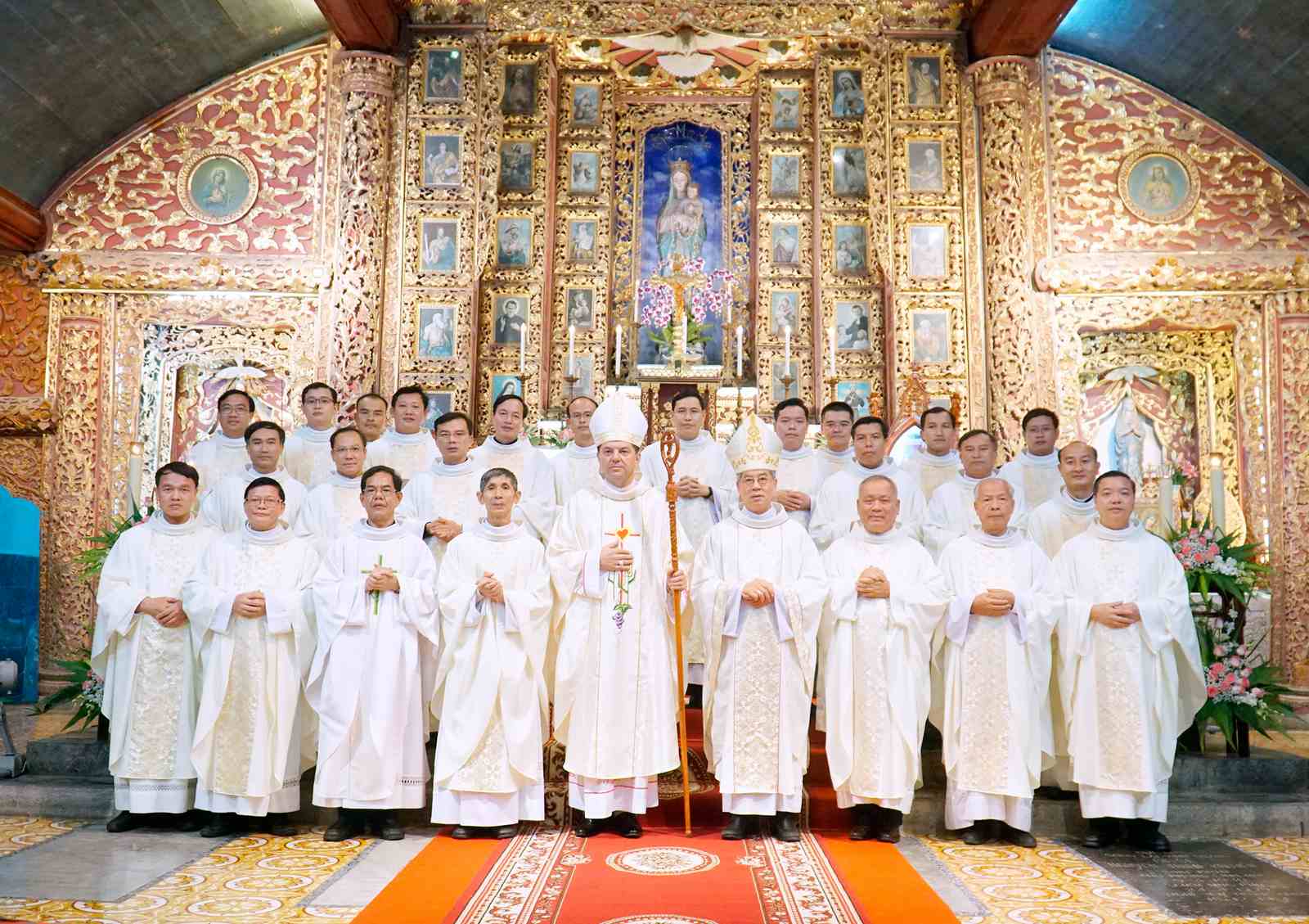 GP.Phát Diệm - Đức Tổng Giám Mục Marek Zalewski dâng Thánh lễ tại nhà thờ chính toà Phát Diệm