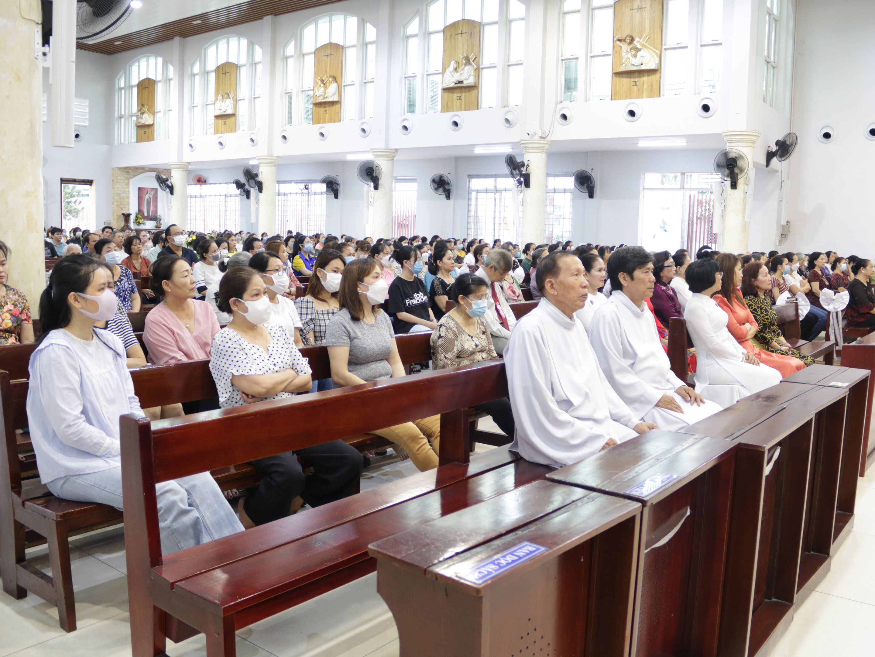 TGP.Sài Gòn - Giáo xứ Tân Việt: Cộng đoàn Lòng Chúa Thương Xót mừng kỷ niệm 13 năm thành lập