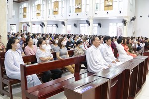 TGP.Sài Gòn - Giáo xứ Tân Việt: Cộng đoàn Lòng Chúa Thương Xót mừng kỷ niệm 13 năm thành lập