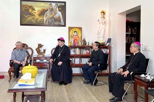 GP.Phát Diệm - Đức Tổng Giám Mục Marek Zalewski thăm Tiểu Chủng viện thánh Phaolô Phát Diệm