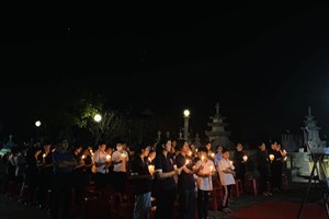 GP.Phát Diệm - Giới trẻ giáo xứ Lãng Vân cầu nguyện cho các linh hồn