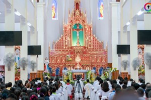 GP.Vinh - Giáo xứ Trang Nứa: Hồng ân Chúa Thánh Thần trong tuần chầu đền tạ