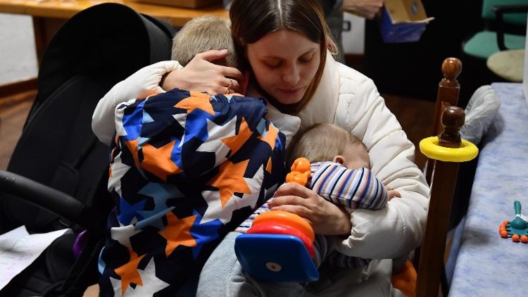 Hơn 900 trẻ em được sinh ra mỗi ngày tại Ucraina trong sự bấp bênh