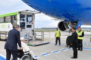 ĐTC rời Roma lên đường bắt đầu chuyến tông du Bahrain