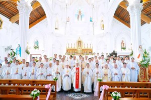 GP.Phát Diệm - Giáo xứ Phương Thượng: Thánh lễ làm phép và cung hiến nhà thờ