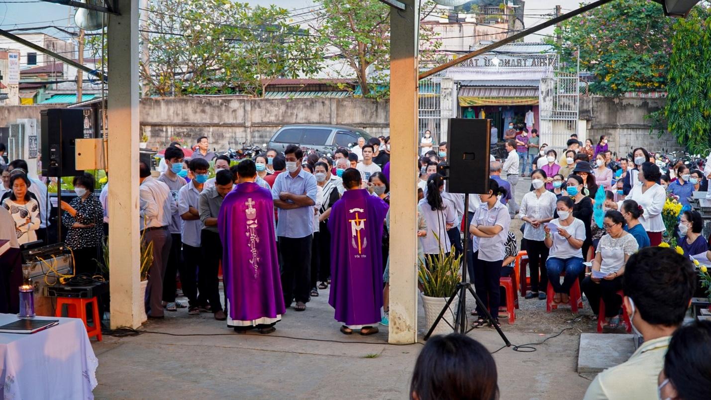 TGP.Sài Gòn - Giáo xứ Tân Hiệp: Thánh lễ cầu nguyện cho các linh hồn 2-11-2022