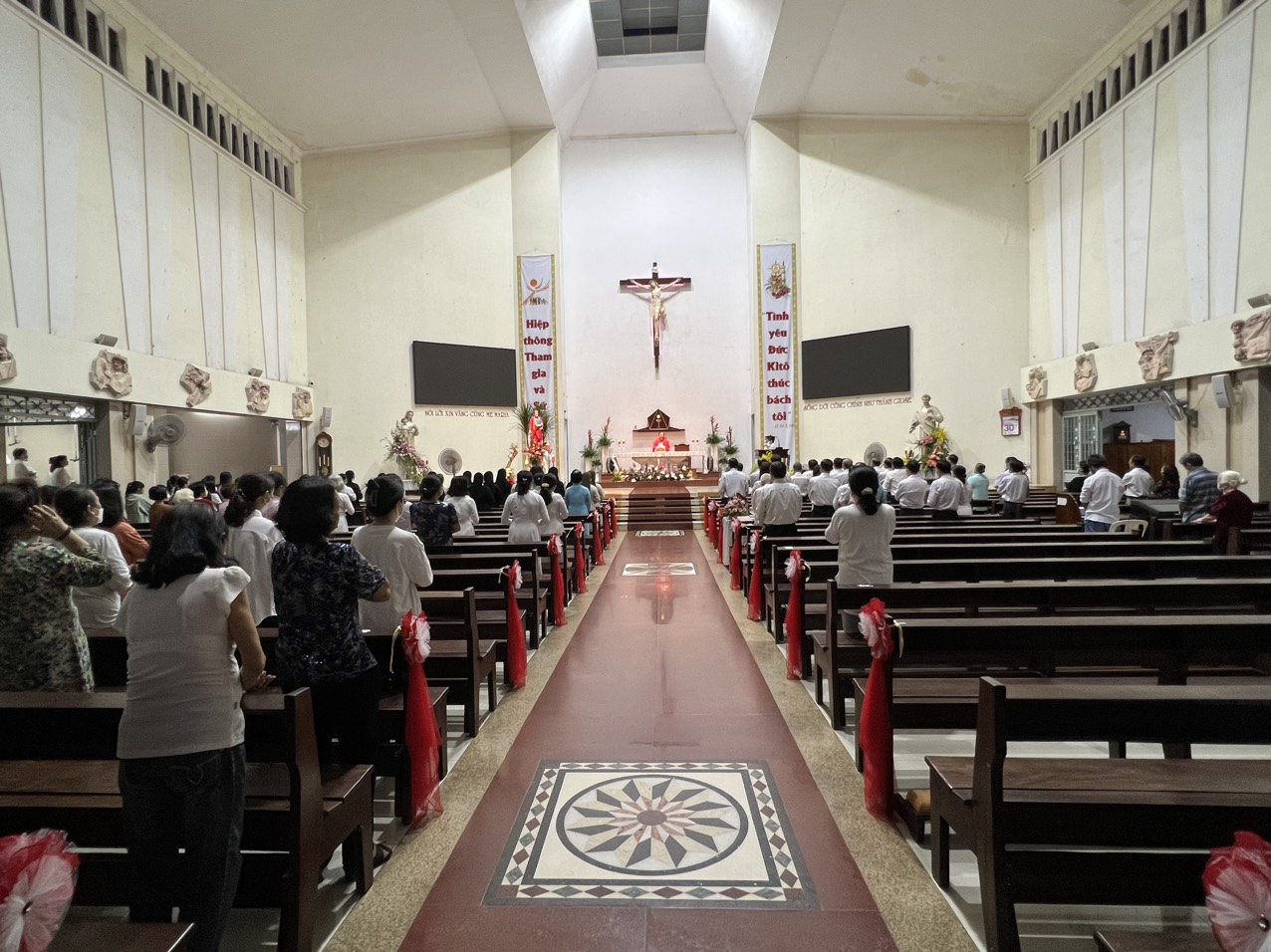 TGP.Sài Gòn - Giáo xứ Hòa Hưng: Giáo khu Thánh Anrê mừng bổn mạng 2022