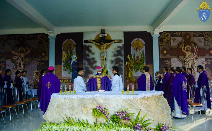GP.Vinh - Thánh lễ cầu cho các tín hữu đã qua đời tại nghĩa trang Tòa Giám mục