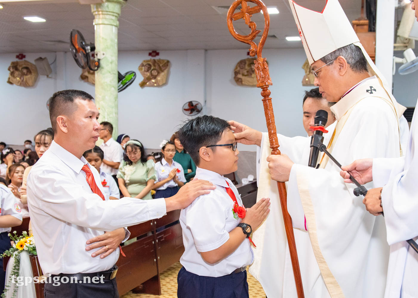 TGP.Sài Gòn - Giáo xứ Thánh Martinô: Thánh lễ Tạ ơn mừng Bổn mạng và các em lãnh nhận Bí tích Thêm Sức 2022
