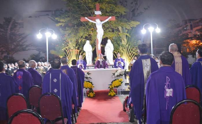 TGP.Sài Gòn - Thánh lễ cầu nguyện cho các Giám mục, linh mục, tu sĩ và giáo dân đã qua đời 2-11-2022