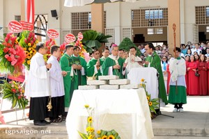 TGP.Sài Gòn - Giáo xứ Tân Phú: Lễ Đặt Viên Đá xây dựng Nhà Mục vụ