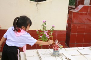 GP.Bắc Ninh - Thiếu nhi Hoà Loan cầu nguyện cho tổ tiên