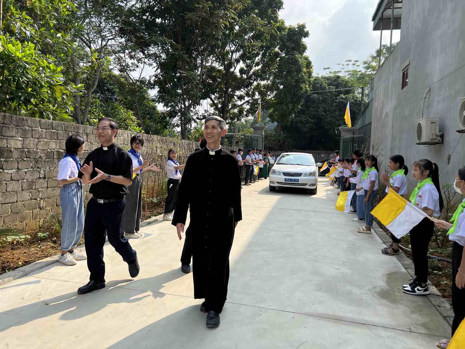 GP.Phát Diệm - Hình ảnh quý cha Đại diện thăm giáo xứ Di Dân-vùng ngoại biên