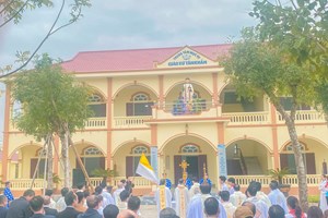 GP.Phát Diệm - Giáo xứ Tân Khẩn: Thánh lễ tạ ơn và làm phép Trung Tâm Mục Vụ