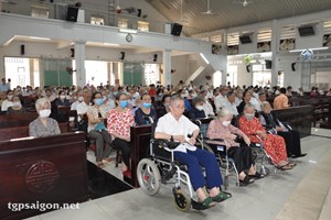 TGP.Sài Gòn - Thánh lễ cầu cho các bệnh nhân, các cụ cao niên & phát quà Giáng sinh tại Giáo xứ Nhân Hòa 2022