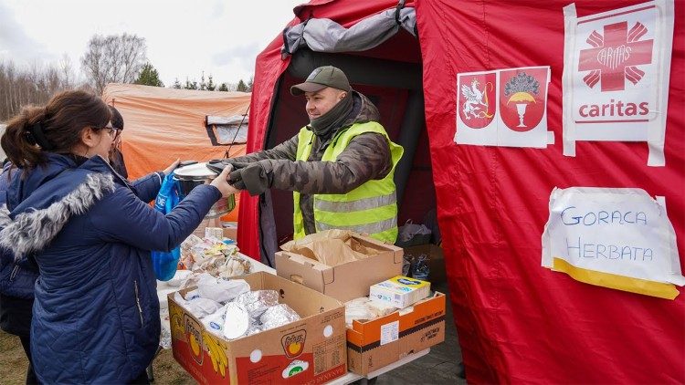 Văn phòng bác ái của ĐTC quyên góp áo giữ nhiệt cho người Ucraina