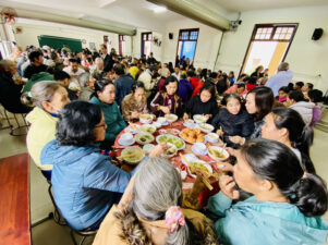 TGP.Huế - Bữa cơm yêu thương Mùa Giáng Sinh 2022 tại Giáo xứ Chính Tòa Phủ Cam