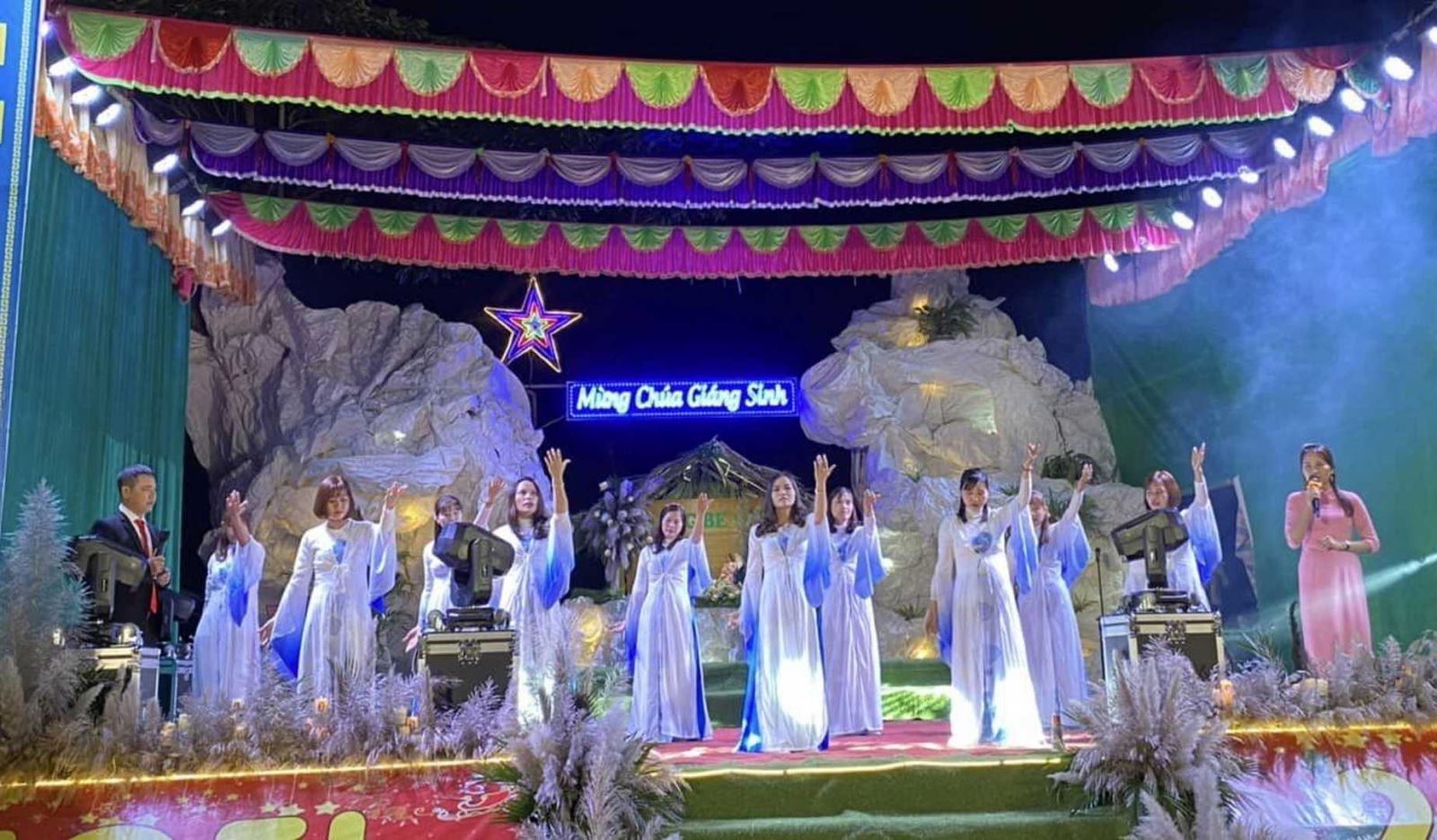 GP.Phát Diệm - Hình ảnh giáo hạt Bạch Liên hội diễn Thánh ca mừng Chúa Giáng Sinh 2022