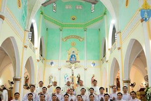 GP.Vinh - Thánh lễ truyền chức phó tế tại nhà thờ Chính tòa Xã Đoài