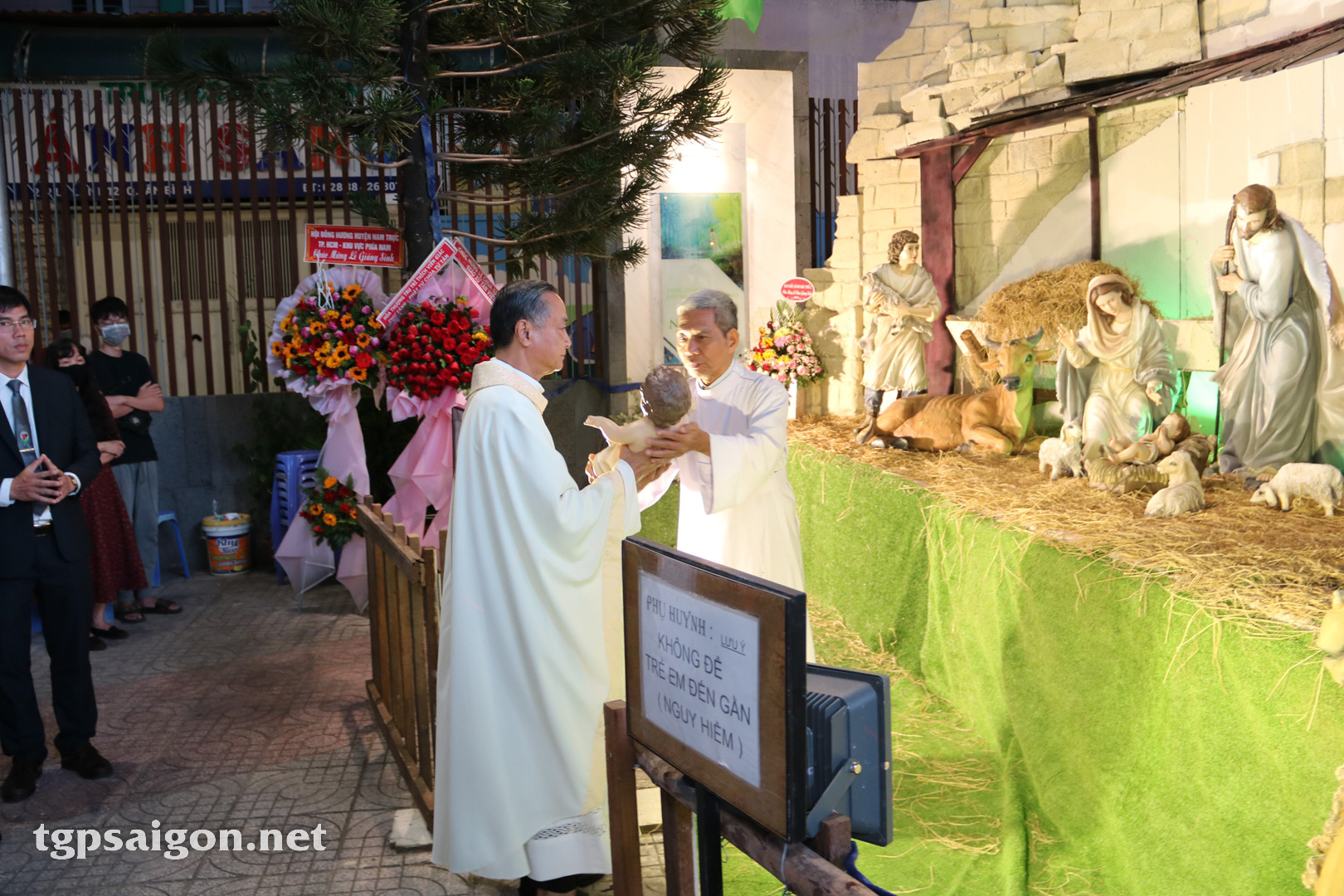 TGP.Sài Gòn - Giáo xứ Tân Việt: Lễ Đêm Giáng sinh 2022