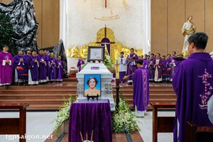 TGP.Sài Gòn - Giáo xứ Nam Hòa: Thánh lễ an táng bà cố Maria thân mẫu tân linh mục Giuse Nguyễn Tiến Khải SJ 3-12-2022