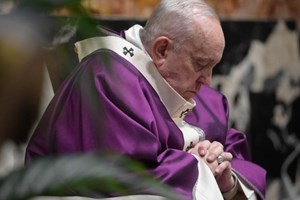 Do đau đầu gối, ĐTC sẽ không tham dự Hội nghị ở Firenze cũng như không chủ sự lễ Tro