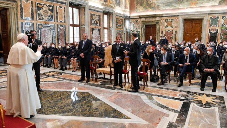 Đức Thánh Cha tiếp Phân bộ Cảnh sát Ý cạnh Vatican