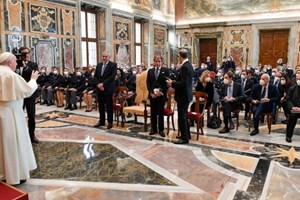 Đức Thánh Cha tiếp Phân bộ Cảnh sát Ý cạnh Vatican