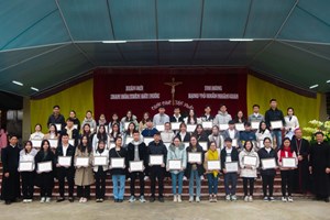GP.Vinh - Trung tâm hành hương Trại Gáo: Thánh lễ mồng ba tết và phát học bổng Nguyễn Trường Tộ