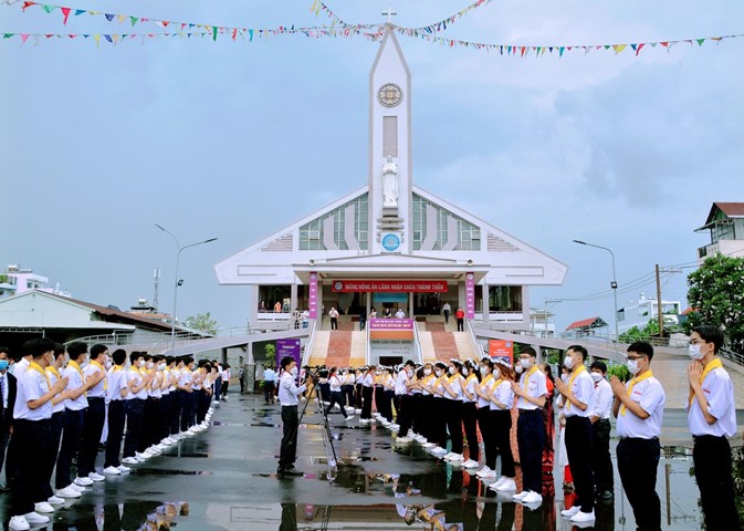 TGP.Sài Gòn - Nhà thờ Nữ Vương Hòa Bình: Thánh lễ ban Bí tích Thêm sức 22-3-2022