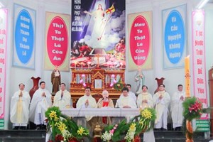 GP.Vinh - Giáo xứ Thuận Giang: Thánh lễ khai mạc tuần chầu đền tạ