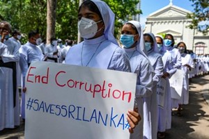Các linh mục, nữ tu sĩ Sri Lanka tham gia biểu tình phản đối chính phủ