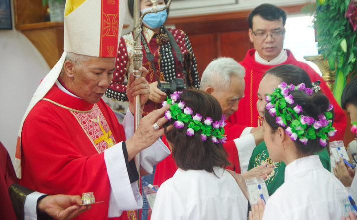 GP.Vinh - Giáo xứ Phúc Lộc: Thánh lễ ban Bí tích Thêm sức