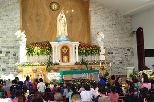 TGP.Sài Gòn - Giáo xứ Fatima: thánh lễ kính Đức Mẹ Maria nhân kỷ niệm 105 năm Đức Mẹ hiện ra tại Fatima, Bồ Đào Nha
