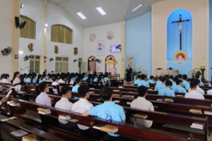 TGP.Huế - Truyền thông về Di Cư An Toàn cho Sinh viên Công giáo Thánh Tâm Huế