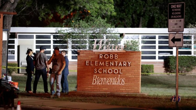 Thảm sát ở Texas, ĐTC: "Đã đến lúc chấm dứt nạn buôn bán vũ khí vô tội vạ"