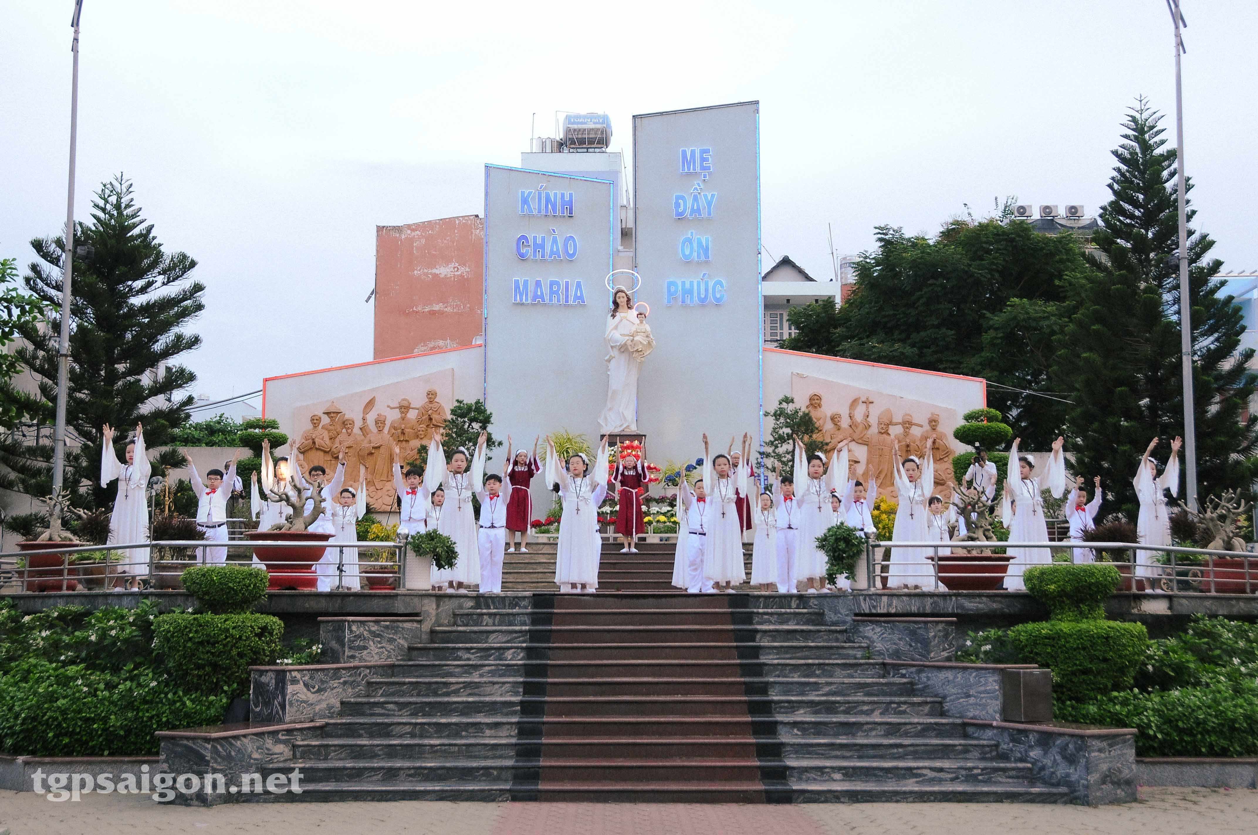 TGP.Sài Gòn - Giáo xứ Tân Phú: Chầu lượt - Khai mạc tháng Hoa và mừng Bổn mạng giáo xứ năm 2022