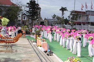 GP.Phát Diệm - Giáo xứ Hải Cường: Rước kiệu dâng hoa kính Đức Mẹ