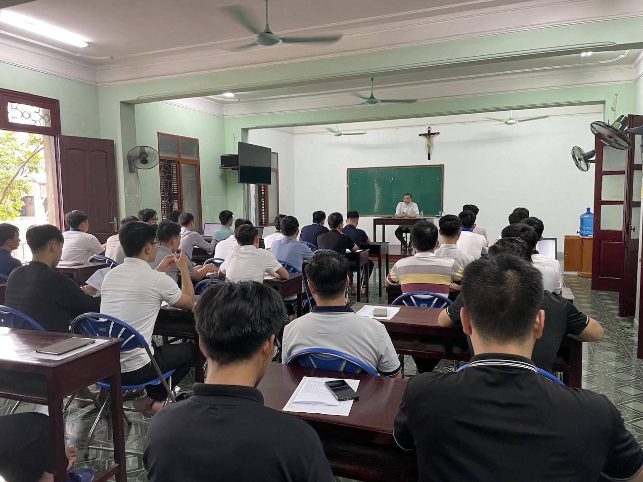 GP.Bắc Ninh - Chủng sinh và Ứng sinh tham gia chương trình tập huấn số hoá thông tin giáo dân