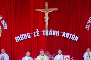 GP.Vinh - Linh địa Trại Gáo: Đại lễ mừng kính thánh Antôn